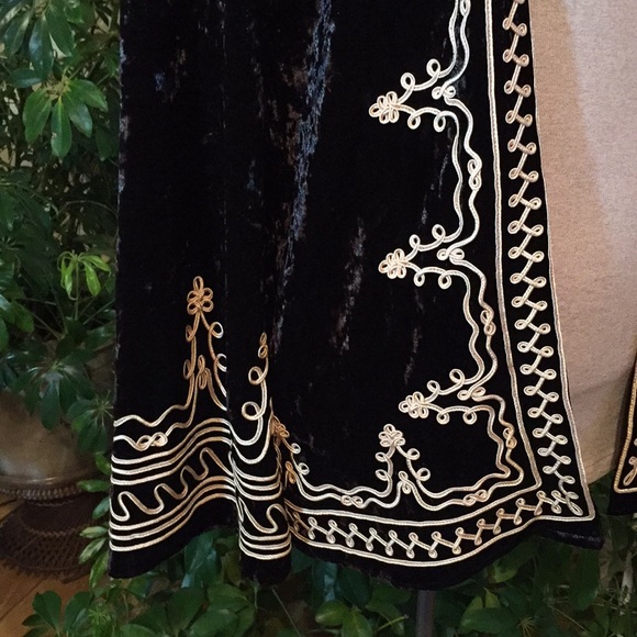 Gimmicks piping-Ornate crushed Black Velvet Jacket - Picture 5 of 8